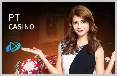 Người chơi đang tập trung vào ván bài poker trực tuyến với chip và lá bài